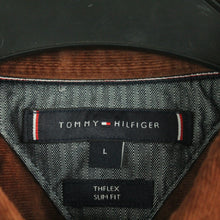 Laden Sie das Bild in den Galerie-Viewer, Second Hand TOMMY HILFIGER Cordhemd Gr. L braun Cord SLIM FIT langarm (*)