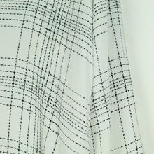 Laden Sie das Bild in den Galerie-Viewer, Second Hand SECOND FEMALE Bluse Gr. M weiß schwarz abstrakt gemustert (*)