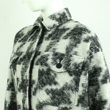 Laden Sie das Bild in den Galerie-Viewer, Second Hand SAINT + SOFIA Jacke Gr. M schwarz weiß gemustert (*)