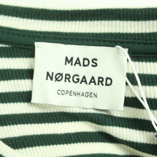 Laden Sie das Bild in den Galerie-Viewer, Second Hand MADS NORGAARD Longsleeve Gr. M Mod. Tuba grün creme gestreift (*)