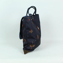 Laden Sie das Bild in den Galerie-Viewer, Second Hand BROWNBREATH Tasche dunkelblau gemustert Shopper NEU (*)