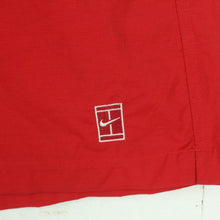 Laden Sie das Bild in den Galerie-Viewer, Vintage NIKE Sportshorts Gr. XL rot mit Logo Stickerei Shorts