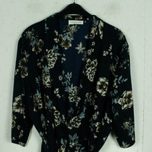Laden Sie das Bild in den Galerie-Viewer, Second Hand ROSEMUNDE Kimono Gr. OS blau mehrfarbig geblümt (*)