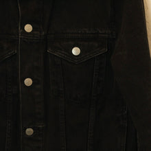 Laden Sie das Bild in den Galerie-Viewer, Second Hand WEEKDAY Jeansjacke Gr. S schwarz (*)