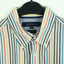 Laden Sie das Bild in den Galerie-Viewer, Second Hand TOMMY HILFIGER Hemd Gr. M weiß bunt gestreift langarm (*)