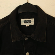 Laden Sie das Bild in den Galerie-Viewer, Second Hand WEEKDAY Jeansjacke Gr. S schwarz (*)