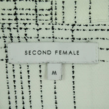 Laden Sie das Bild in den Galerie-Viewer, Second Hand SECOND FEMALE Bluse Gr. M weiß schwarz abstrakt gemustert (*)