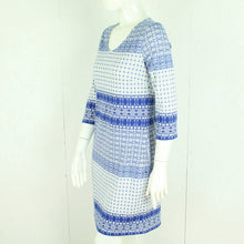 Laden Sie das Bild in den Galerie-Viewer, Second Hand SAINT TROPEZ Kleid Gr. M weiß blau gemustert (*)