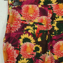 Laden Sie das Bild in den Galerie-Viewer, Second Hand HYPNAGOGIA Hose Gr. S bunt geblümt NEU (*)
