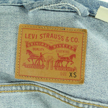 Laden Sie das Bild in den Galerie-Viewer, Second Hand LEVI&#39;S Jeansjacke Gr. XS blau Jacke (*)