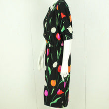 Laden Sie das Bild in den Galerie-Viewer, Vintage Seidenkleid Gr. S schwarz bunt geblümt Kleid