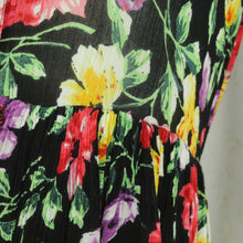 Laden Sie das Bild in den Galerie-Viewer, Vintage Maxikleid Gr. L schwarz mehrfarbig geblümt Kleid