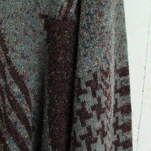 Laden Sie das Bild in den Galerie-Viewer, Vintage Pullover mit Wolle Gr. L grau mehrfarbig Crazy Pattern Strick