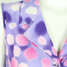 Laden Sie das Bild in den Galerie-Viewer, Vintage Bluse Gr. S lila rosa gepunktet kurzarm