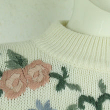 Laden Sie das Bild in den Galerie-Viewer, Vintage Pullover Gr. M beige mit Stickerei Strick