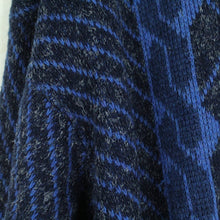 Laden Sie das Bild in den Galerie-Viewer, Vintage Pullover mit Wolle Gr. L dunkelblau blau Crazy Pattern Strick