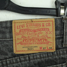 Laden Sie das Bild in den Galerie-Viewer, Second Hand LEVI&#39;S Jeansshorts Gr. 27 grau Mod. 501 Denim Shorts High Waist (*)
