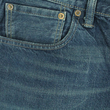 Laden Sie das Bild in den Galerie-Viewer, Second Hand LEVI&#39;S Jeansshorts Gr. W36 blau Mod. 501 Denim Shorts (*)