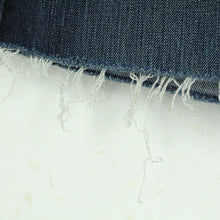 Laden Sie das Bild in den Galerie-Viewer, Second Hand LEVI&#39;S Jeansshorts Gr. 33 blau Mod. 501 Denim Shorts (*)