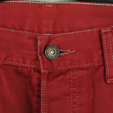 Laden Sie das Bild in den Galerie-Viewer, Second Hand LEVI&#39;S Jeansshorts Gr. 29 rot Mod. 552 Denim Shorts (*)