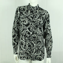 Laden Sie das Bild in den Galerie-Viewer, Second Hand VISUAL CLOTHING Bluse Gr. M schwarz weiß gemustert (*)
