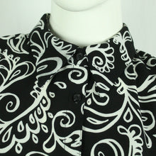 Laden Sie das Bild in den Galerie-Viewer, Second Hand VISUAL CLOTHING Bluse Gr. M schwarz weiß gemustert (*)