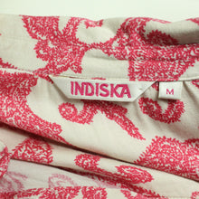 Laden Sie das Bild in den Galerie-Viewer, Second Hand INDISKA Bluse Gr. M beige pink gemustert (*)