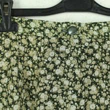 Laden Sie das Bild in den Galerie-Viewer, Vintage Culotte Gr. M grün geblümt High Waist Hose