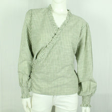 Laden Sie das Bild in den Galerie-Viewer, Second Hand NEO NOIR Wickelbluse Gr. L mint beige gestreift Bluse (*)
