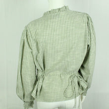 Laden Sie das Bild in den Galerie-Viewer, Second Hand NEO NOIR Wickelbluse Gr. L mint beige gestreift Bluse (*)