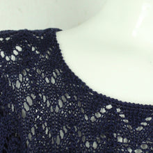 Laden Sie das Bild in den Galerie-Viewer, Vintage Pullover Female Gr. S blau uni Lochmuster kurzarm Strick