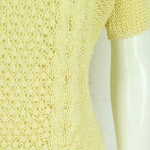 Laden Sie das Bild in den Galerie-Viewer, Vintage Pullover Female Gr. M gelb uni Lochmuster kurzarm Strick