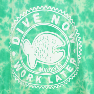 Vintage Batik T-Shirt Gr. S grün mit Print und Backprint Maledives und Fisch
