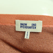 Laden Sie das Bild in den Galerie-Viewer, Second Hand BAUM UND PFERDGARTEN Pullover Gr. L apricot gold metallic kurzarm (*)