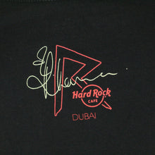 Laden Sie das Bild in den Galerie-Viewer, Vintage HARD ROCK CAFE T-Shirt Gr. M schwarz mit Print Rihanna