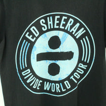 Laden Sie das Bild in den Galerie-Viewer, Vintage ED SHEERAN T-Shirt / Bandshirt Gr. S schwarz mit Print und Backprint DIVIDE TOUR (*)