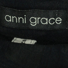 Laden Sie das Bild in den Galerie-Viewer, Second Hand ANNI GRACE Shorts Gr. M schwarz blau kariert (*)