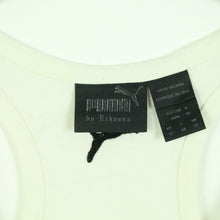 Laden Sie das Bild in den Galerie-Viewer, Second Hand PUMA Crop Top Gr. 38 weiß Frottee mit Flockprint  (*)