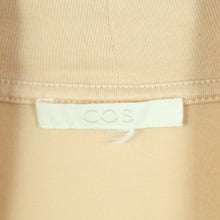 Laden Sie das Bild in den Galerie-Viewer, Second Hand COS T-Shirt Gr. M apricot mit Stehkragen (*)