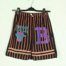 Laden Sie das Bild in den Galerie-Viewer, Vintage CHICAGO BULLS Beach Shorts Gr. M schwarz mehrfarbig gestreift