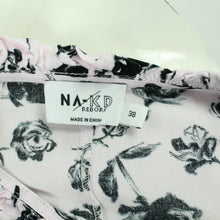 Laden Sie das Bild in den Galerie-Viewer, Second Hand NA-KD Maxikleid Gr. 38 rosa schwarz geblümt (*)