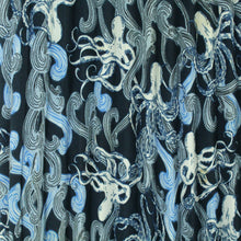 Laden Sie das Bild in den Galerie-Viewer, Second Hand CARIN WESTER Plisseerock Gr. 36 blau weiß gemustert Maxirock (*)