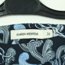 Laden Sie das Bild in den Galerie-Viewer, Second Hand CARIN WESTER Plisseerock Gr. 36 blau weiß gemustert Maxirock (*)