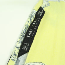 Laden Sie das Bild in den Galerie-Viewer, Second Hand ZARA Kleid Gr. S gelb schwarz weiß geblümt (*)