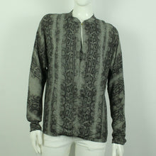 Laden Sie das Bild in den Galerie-Viewer, Second Hand DAY BIRGER ET MIKKELSEN Hemdbluse Gr. 38 grau Schlangenprint (*)
