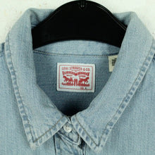 Laden Sie das Bild in den Galerie-Viewer, Second Hand LEVI&#39;S Jeanshemd Gr. S blau uni Hemd (*)
