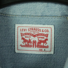Laden Sie das Bild in den Galerie-Viewer, Second Hand LEVI&#39;S Jeanshemd Gr. S blau uni Hemd (*)