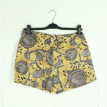 Laden Sie das Bild in den Galerie-Viewer, Vintage Beach Shorts Gr. L bunt Crazy Pattern