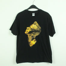 Laden Sie das Bild in den Galerie-Viewer, Vintage ROBBIE WILLIAMS T-Shirt / Bandshirt Gr. L schwarz mit Print und Backprint Tour 2013 (*)