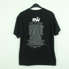 Laden Sie das Bild in den Galerie-Viewer, Vintage ROBBIE WILLIAMS T-Shirt / Bandshirt Gr. L schwarz mit Print und Backprint Tour 2013 (*)